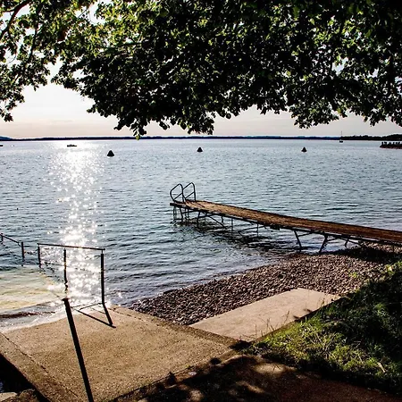 Am Strandbad 公寓 *